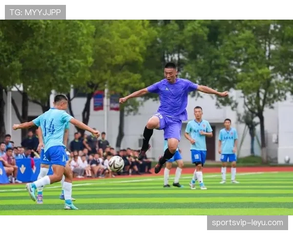 足球历史回眸：传奇时刻与巨星风采持续点燃绿茵激情