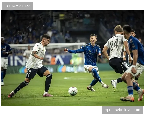 西甲豪门转会战白热化:巴萨皇马引援动作引关注 西甲豪门转会战白热化:巴萨皇马引援动作引关注