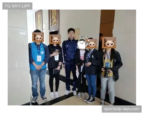 刷到汪顺最新日常：早上训练像苦行僧，晚上结账像随手挥钱的富家公子